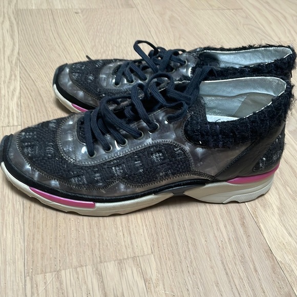 CHANEL Shoes - Chanel tweed sneakers pink black 🎀